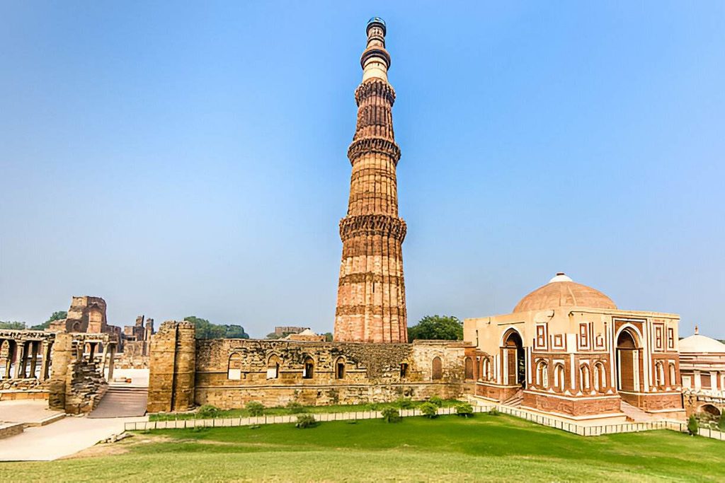 Day 1: Arrival in Delhi – Exploring the Capital (600 words)