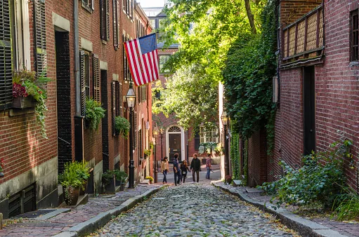 13. Wander Around Beacon Hill & Acorn Street