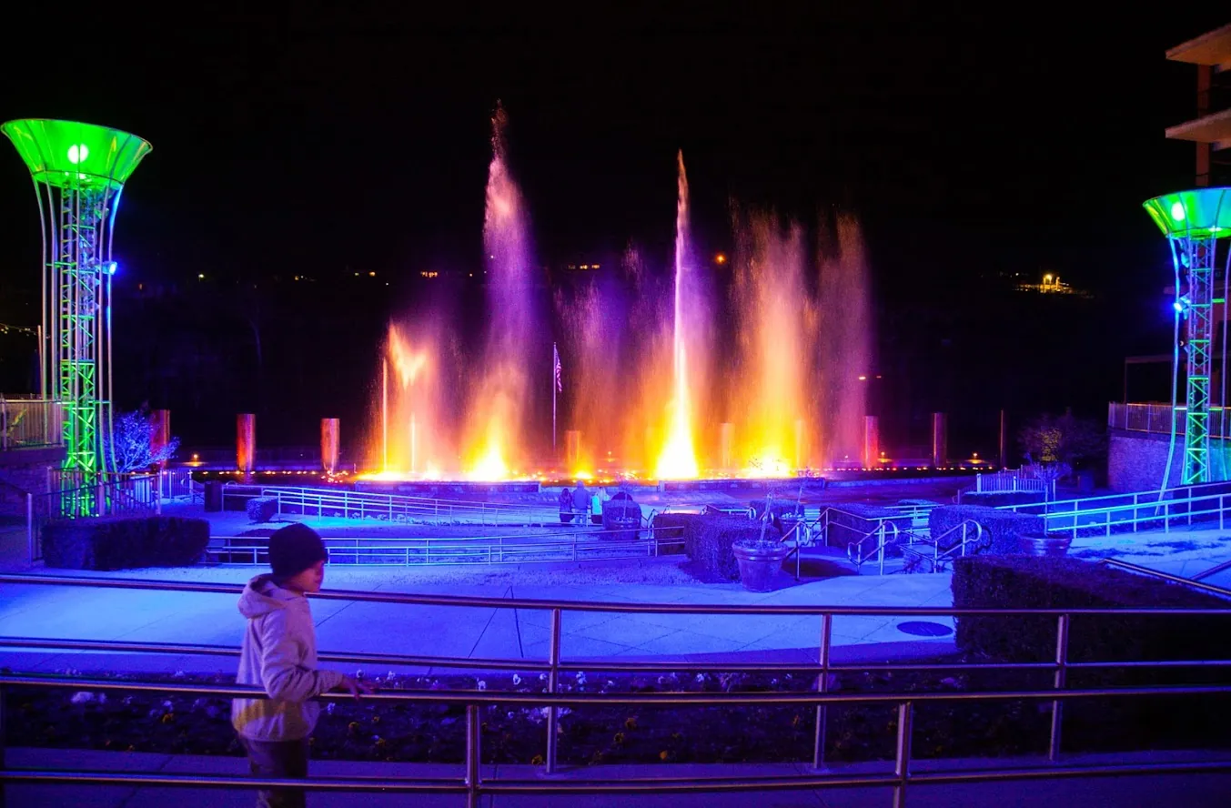 16. Branson Landing Fountain Show