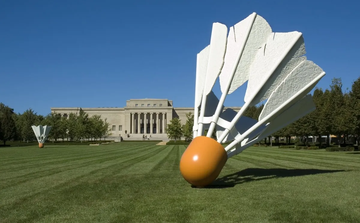 19. Nelson Atkins Museum of Art – Outdoor Sculpture Garden