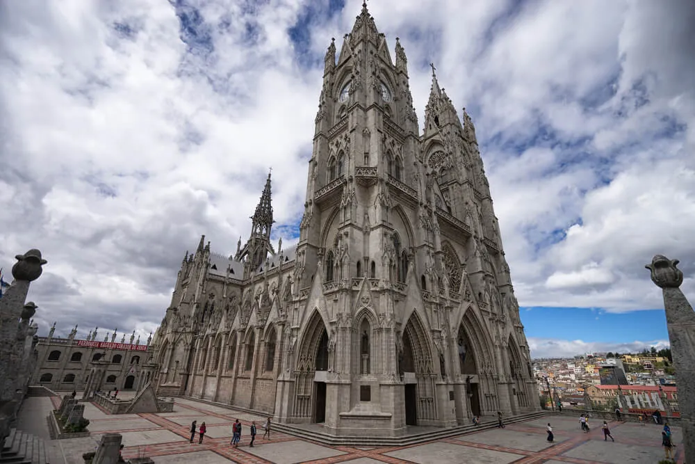 8. Climb Basílica del Voto Nacional